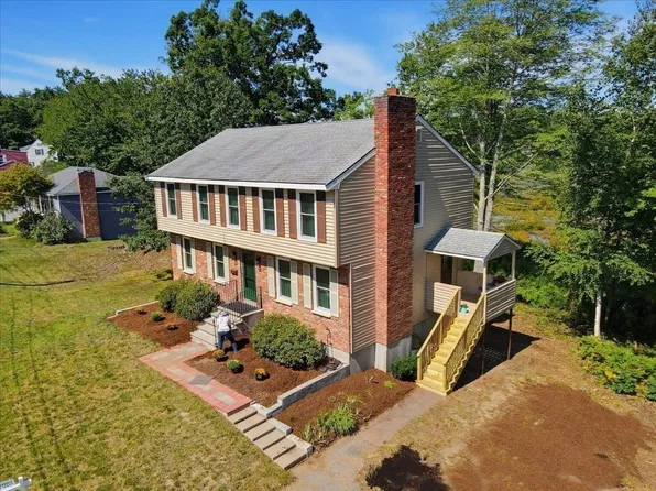 52 Sandy Pond Rd, Ayer, MA 01432