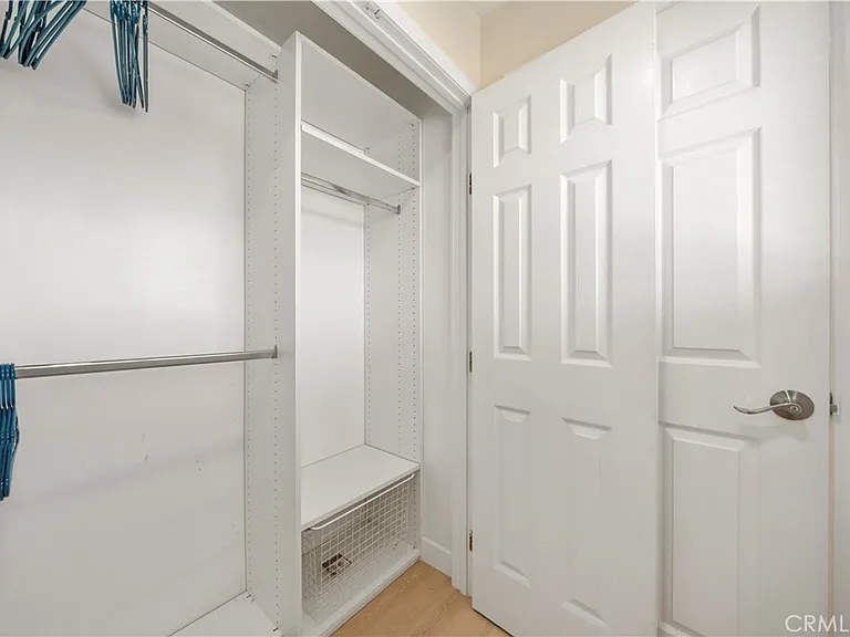 912 W Hill Ave — Photo 32