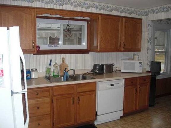 5th image of 39 Ramona Ave