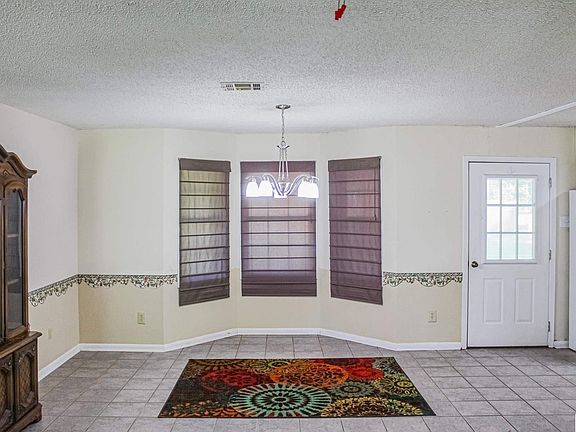 5th image of 207 Sussex Dr