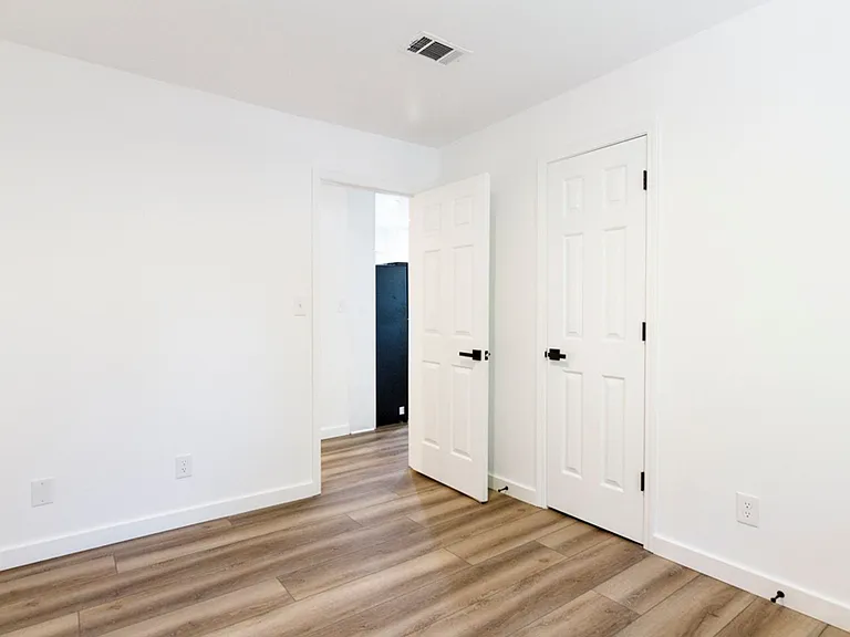545 Oakview Rd — Photo 12