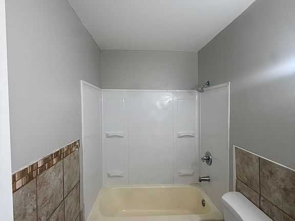 4th image of 16068 Coram St