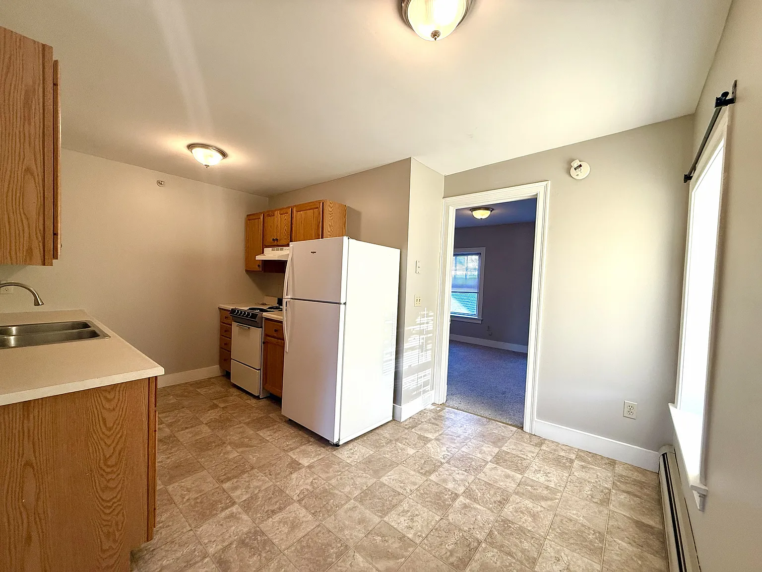 1 bed, 743 sqft, $1,300 — Photo 3