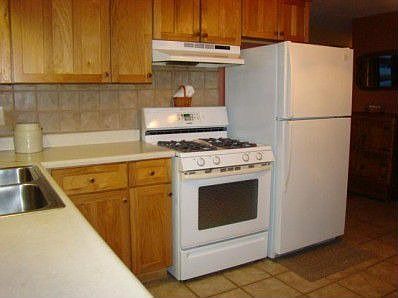 4th image of 128 Snowden Ave