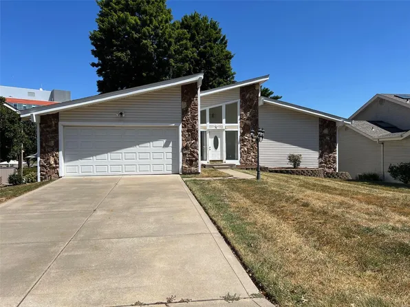 58 Harbor Bend Ct, Lake Saint Louis, MO 63367