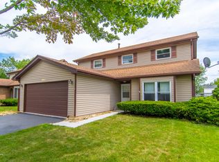 950 Camden Ln, Aurora, IL 60504