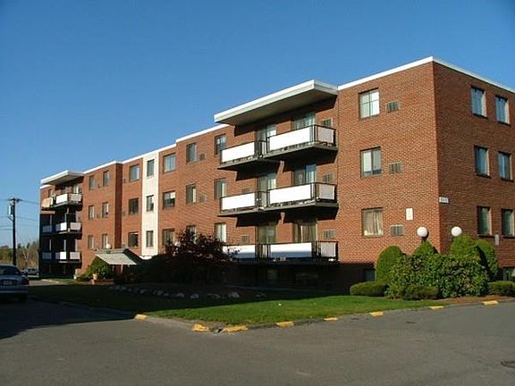 4th image of 700 Governors Dr APT 29