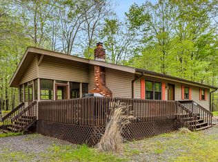 82 Lyman Ln, Gouldsboro, PA 18424