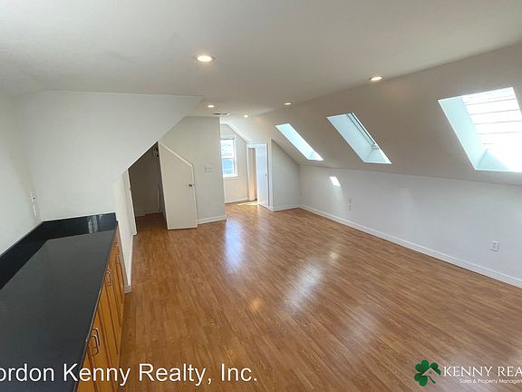 3rd image of 909 Wisconsin St APT 4