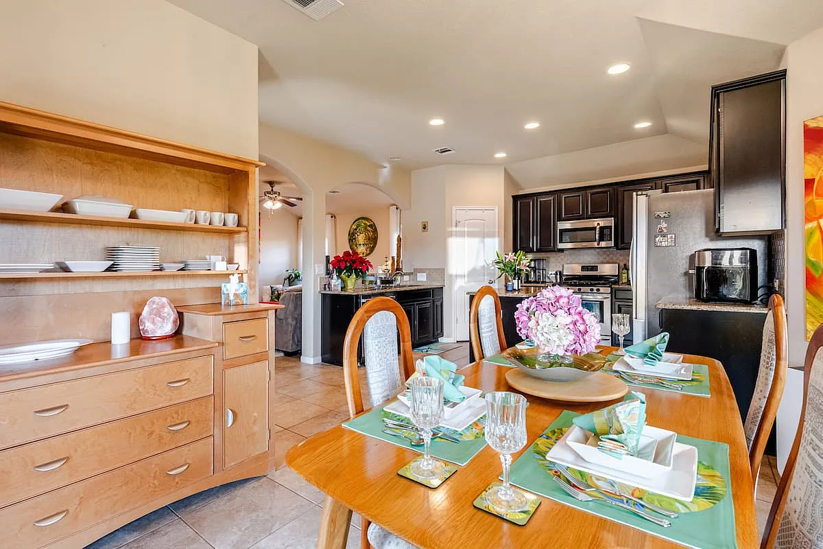 4 bed, 1780 sqft, $3,599 — Photo 3