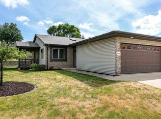 3006 Deerwood Cir, Dubuque, IA 52003