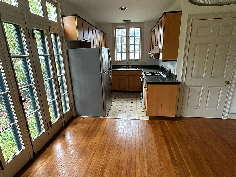 81 Spruce St NE — Photo 7