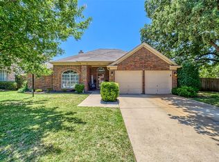 300 Park Forest Ct, Hurst, TX 76053