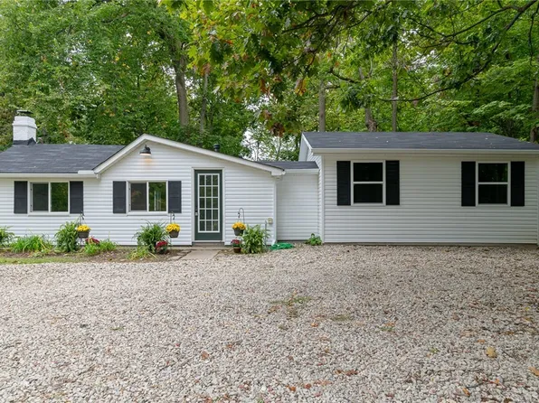 2534 Forest Dr, Hinckley, OH 44233