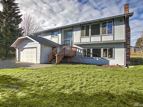 This home features a deep 2 car garage with room for a shop and RV parking. Just blocks away from miles of King Country trails along Soos Creek, this neighborhood is ideally located with easy access to freeways, dining, retail and business hubs. 