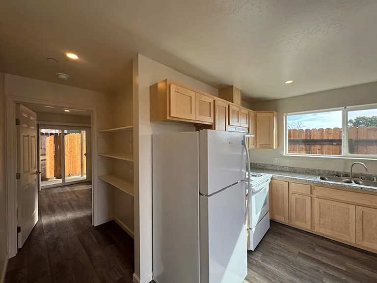 967 W Harris St — Photo 23