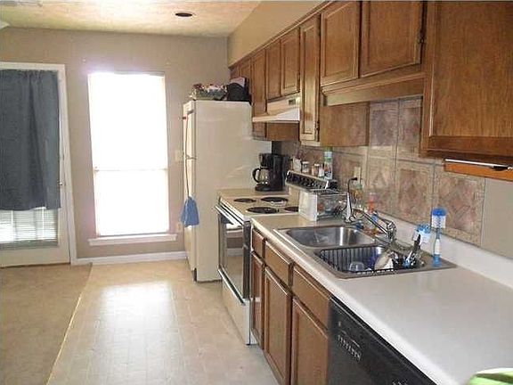 4th image of 8212 Royal Oak Ct