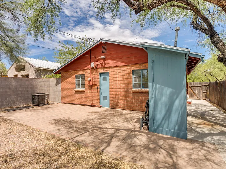 1120 E Waverly St — Photo 37