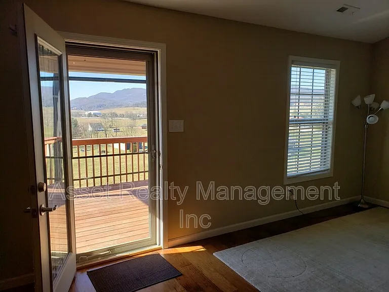 235 Stonefield Rd #1 — Photo 16