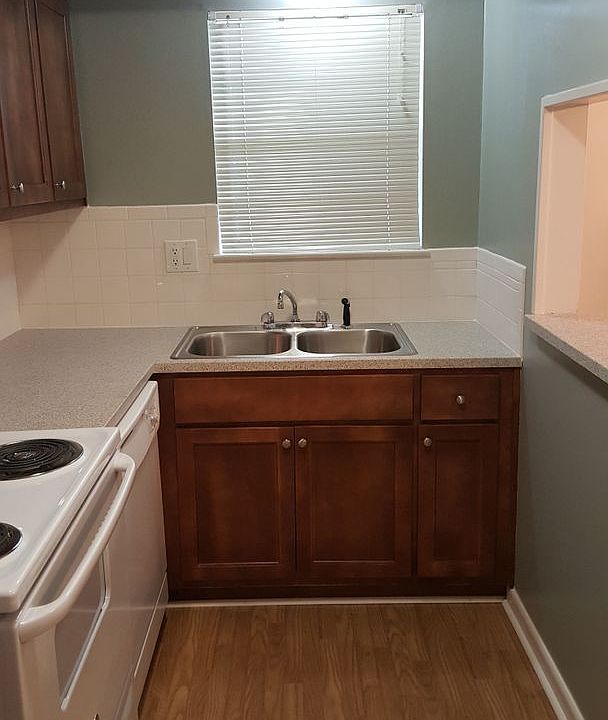 2nd image of 3125 Napoleon Ct #2006