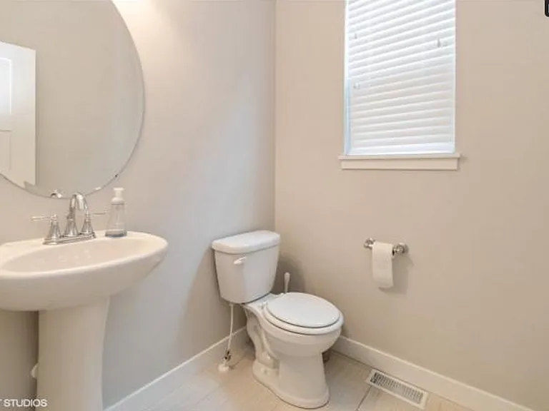 481 E Rue Cournot — Photo 20