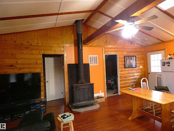 5th image of 307 Willow Pl