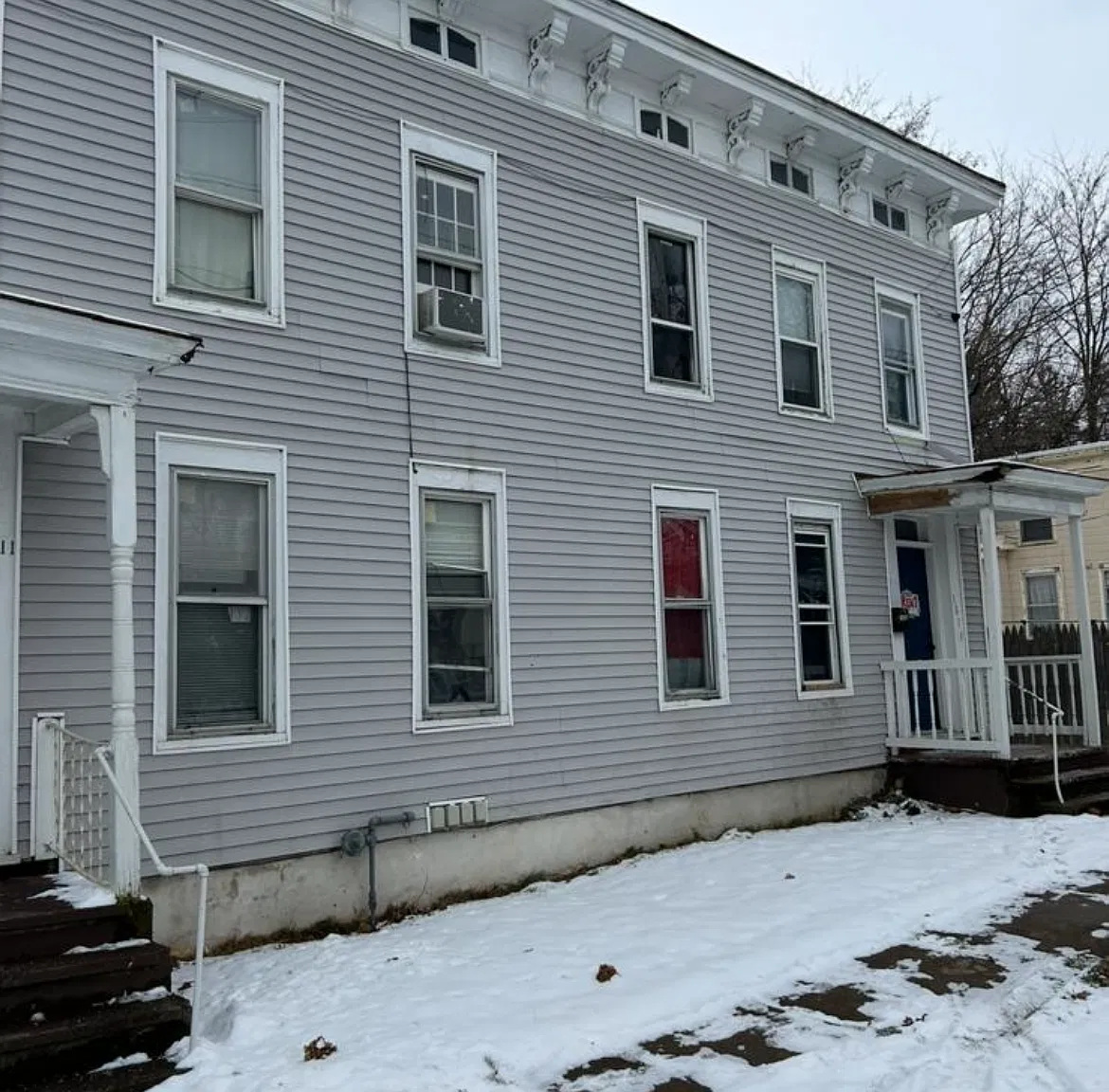 3 bed, $1,200 — Photo 1