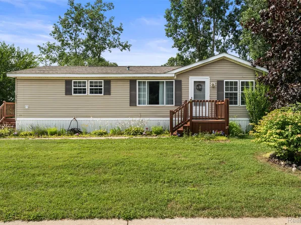 2785 Mulberry Dr, Clarkston, MI 48348