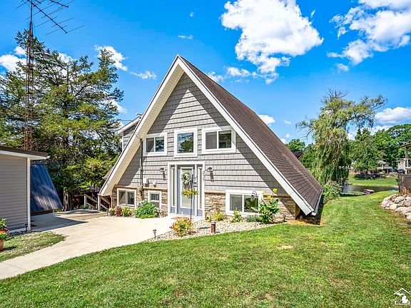 3rd image of 235 Pine Hill Lake Dr