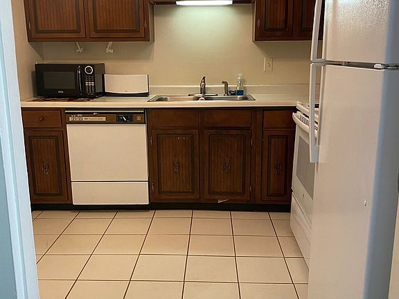 4th image of 18400 Cherry Creek Dr APT 103