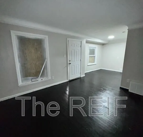 20045 Greenlawn St — Photo 5