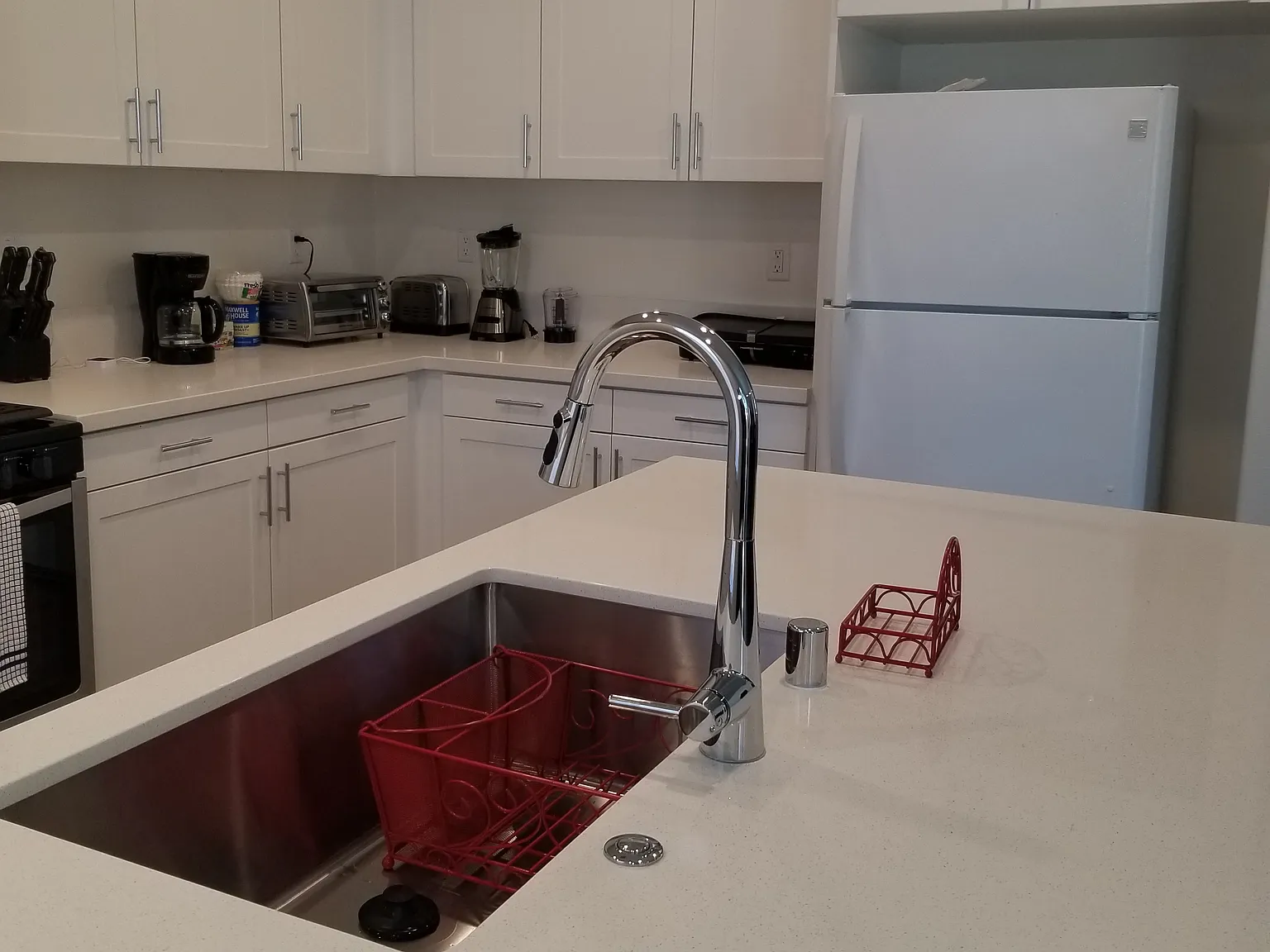 4 bed, 2275 sqft, $3,875 — Photo 2