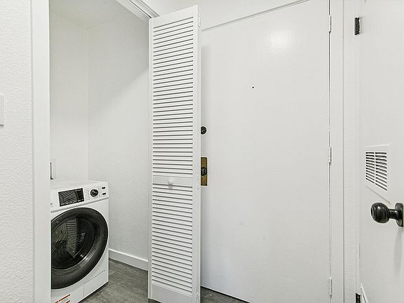 Oakwood Bend | Laundry Room