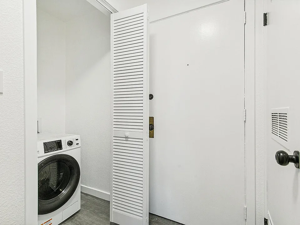 Oakwood Bend | Laundry Room