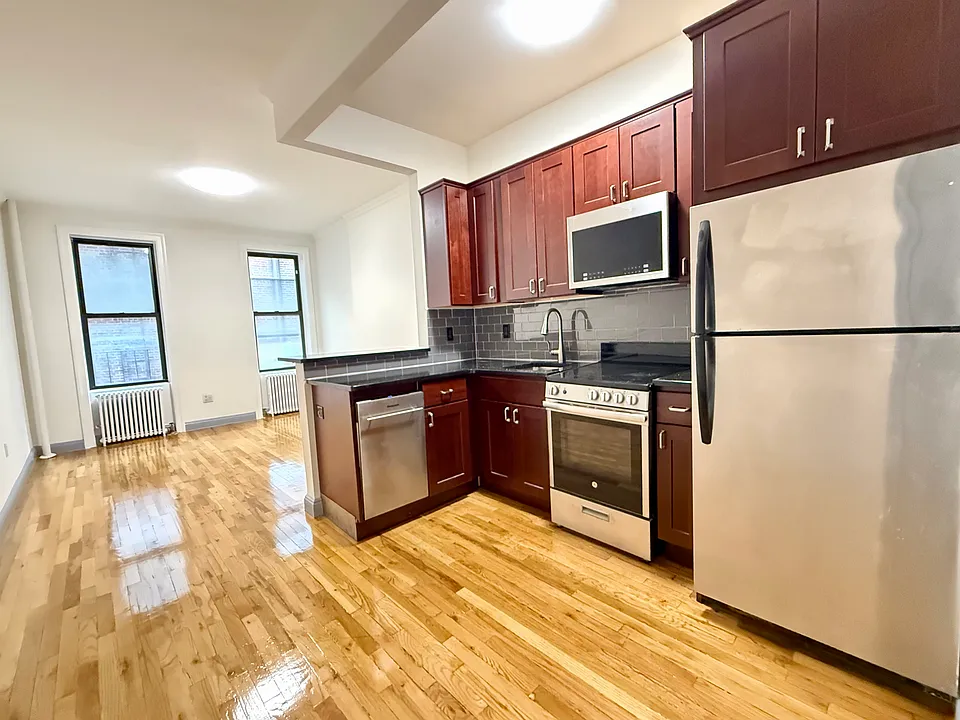 398 3rd Ave #2B