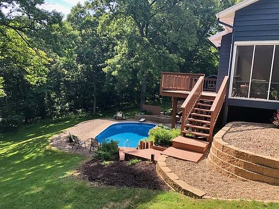 3rd image of 1721 Valley Ct NE