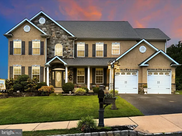 6 Lee Dr, Pottstown, PA 19464