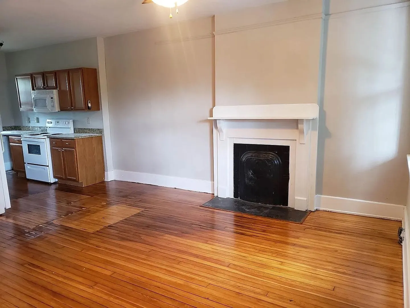 1 bed, 1.0 bath, 600 sqft, $1,145 — Photo 2
