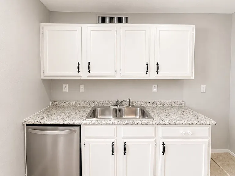 805 Circle Cove Dr — Photo 13
