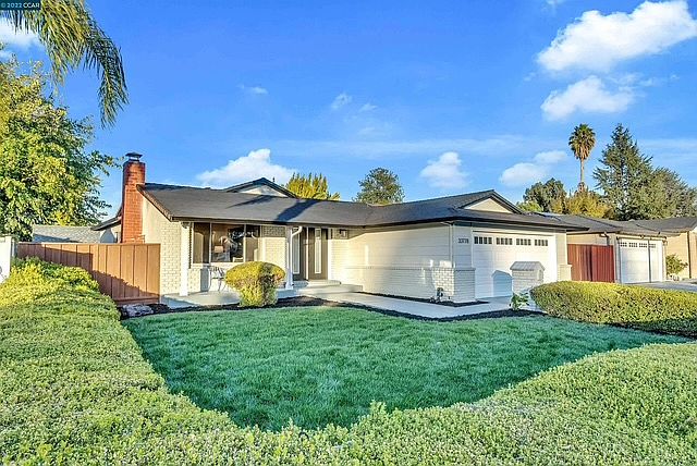 1st image of 33778 Sinsbury Way