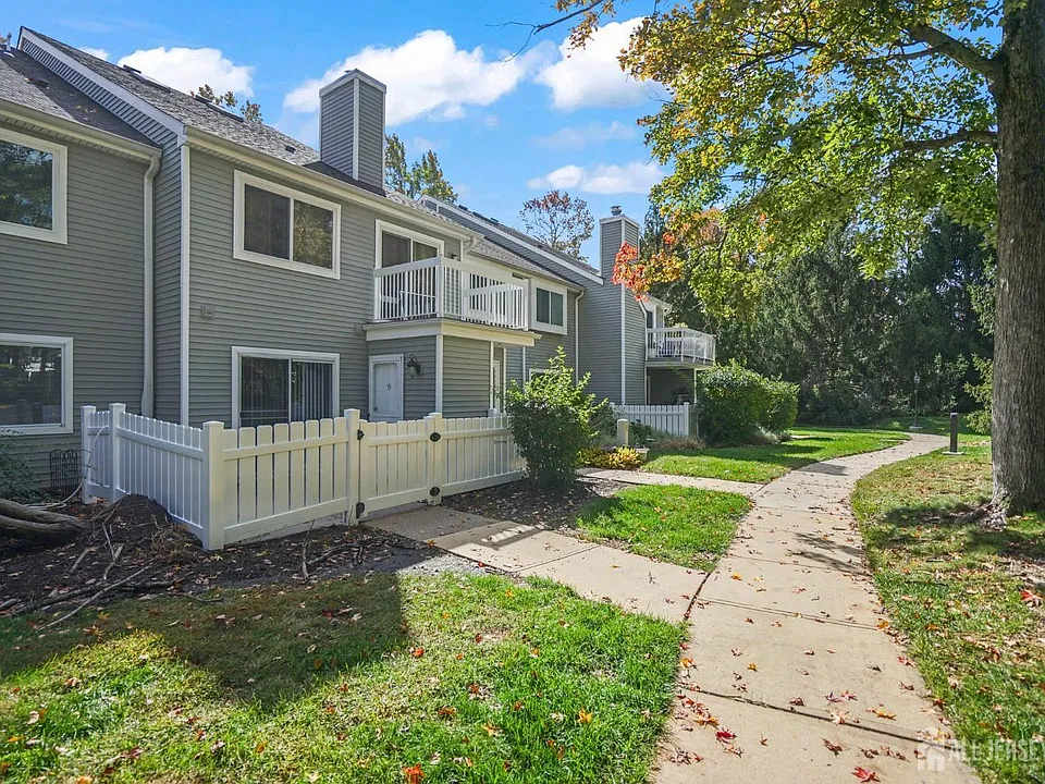 53 Foxtail Ln