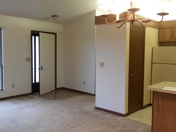 3rd image of 3538 Chesapeake Dr