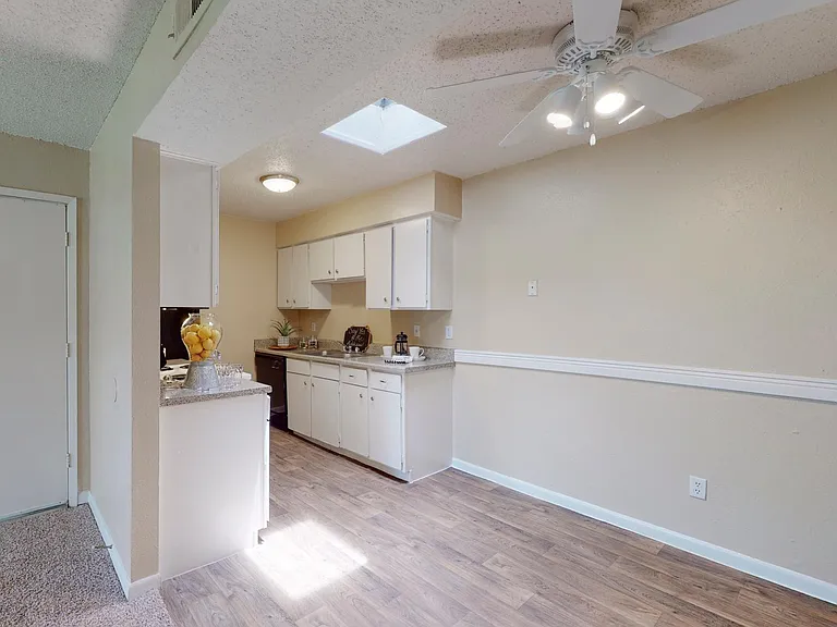 Tower Park Apartments — Photo 22