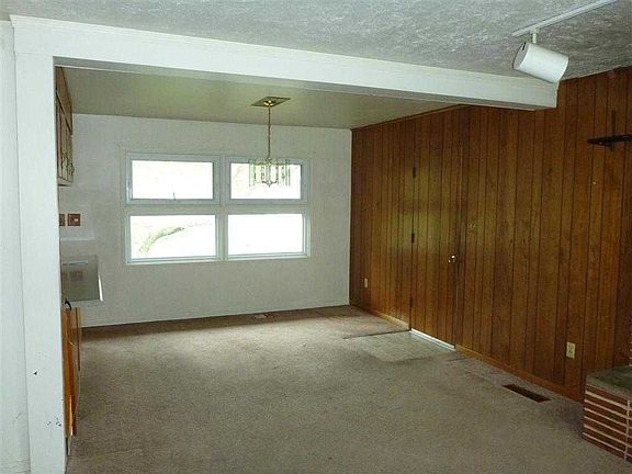 3rd image of 204 E Worley Ave