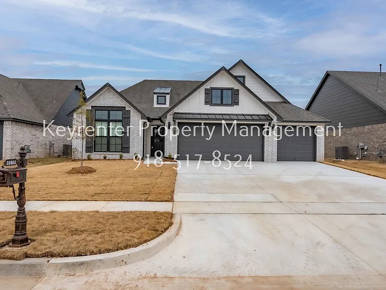 12461 S Lakewood Ave — Photo 2