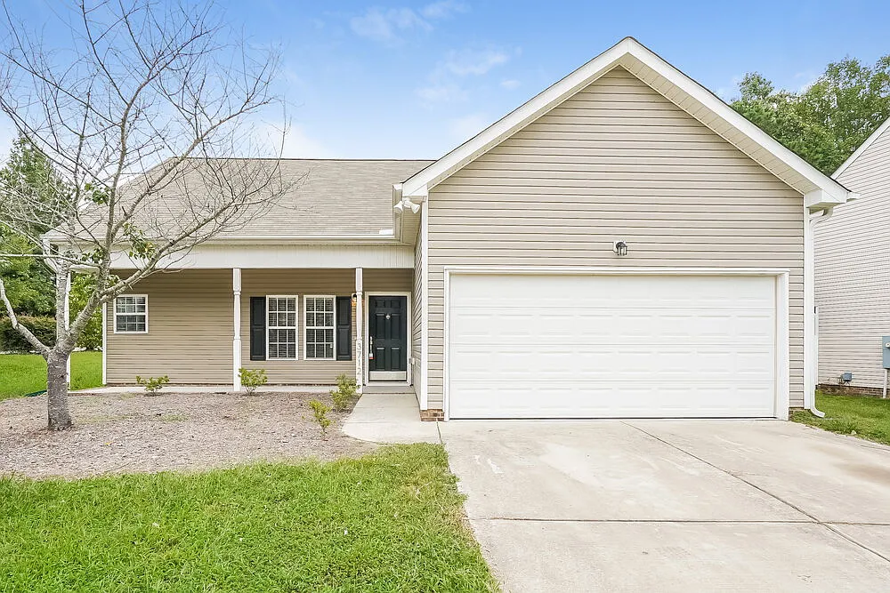 3 bed, 2.0 bath, 1436 sqft, $2,105 — Photo 1