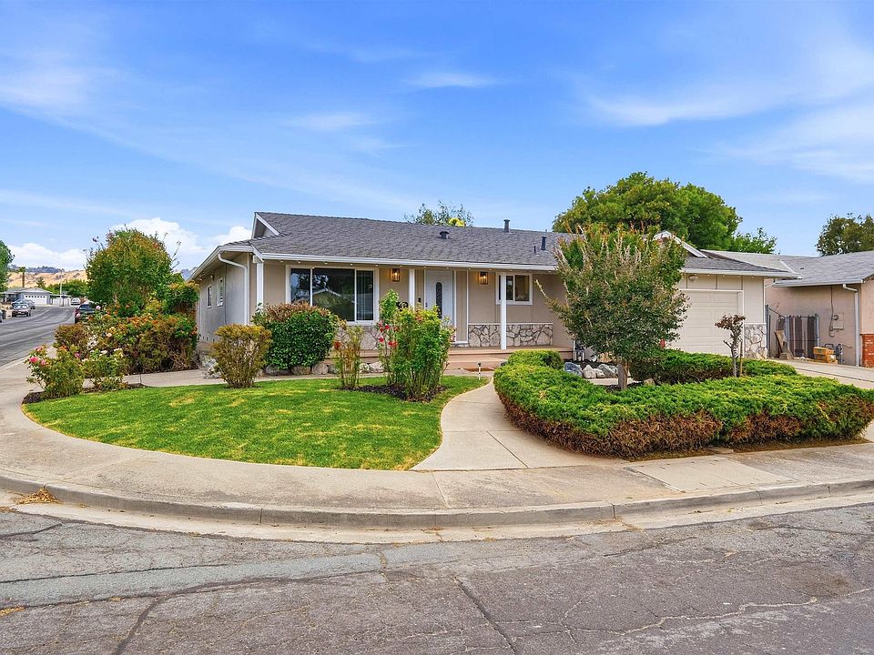 1st image of 1401 Monterey Dr
