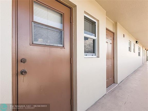 4th image of 620 NE 12th Ave APT 406
