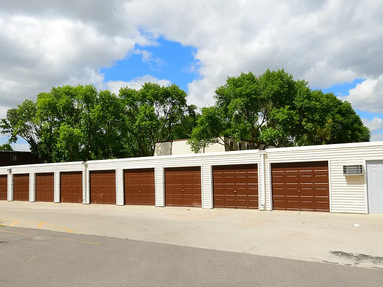 Valley Park Apartments — Photo 10