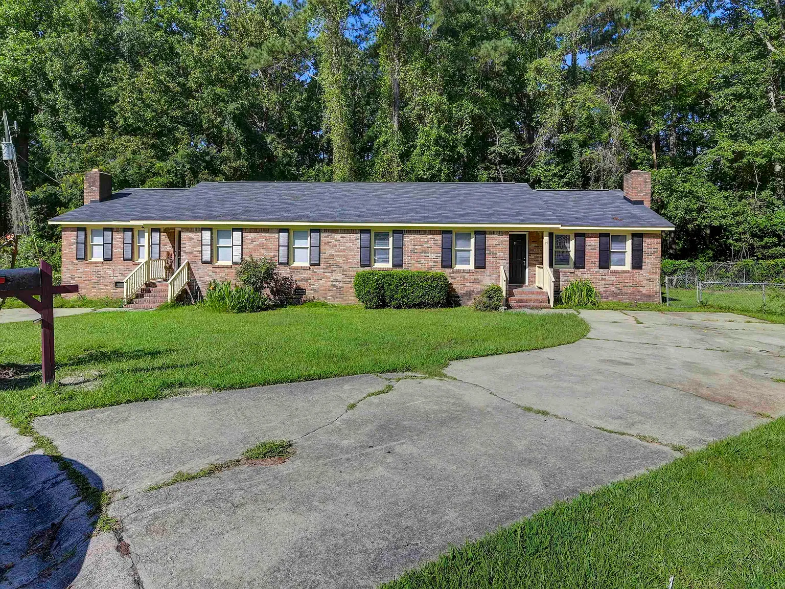 3 bed, 1120 sqft, $1,450 — Photo 1